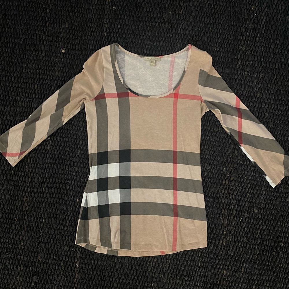 Very cute Burberry fitted long sleeve t-shirt